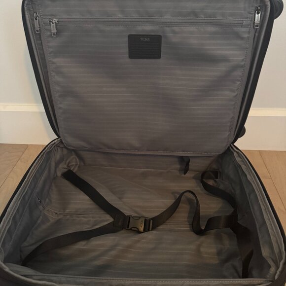 TUMI Alpha 3 Worldwide Trip Expandable 4-Wheel Packing Case - Picture 5 of 5